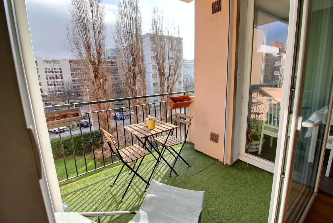 Appartement T3 lumineux avec balcon et cave à Lyon Part-Dieu 