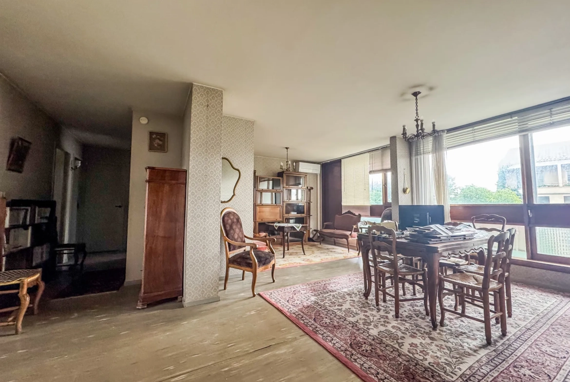 Appartement T5 traversant avec 6 terrasses et parking à Montpellier – Investissement idéal 
