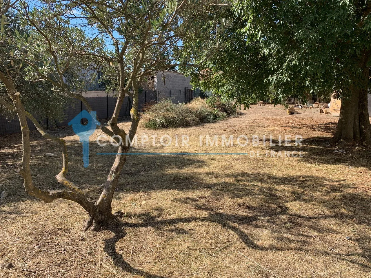 Terrain constructible viabilisé de 410 m² à Saint André de Sangonis 