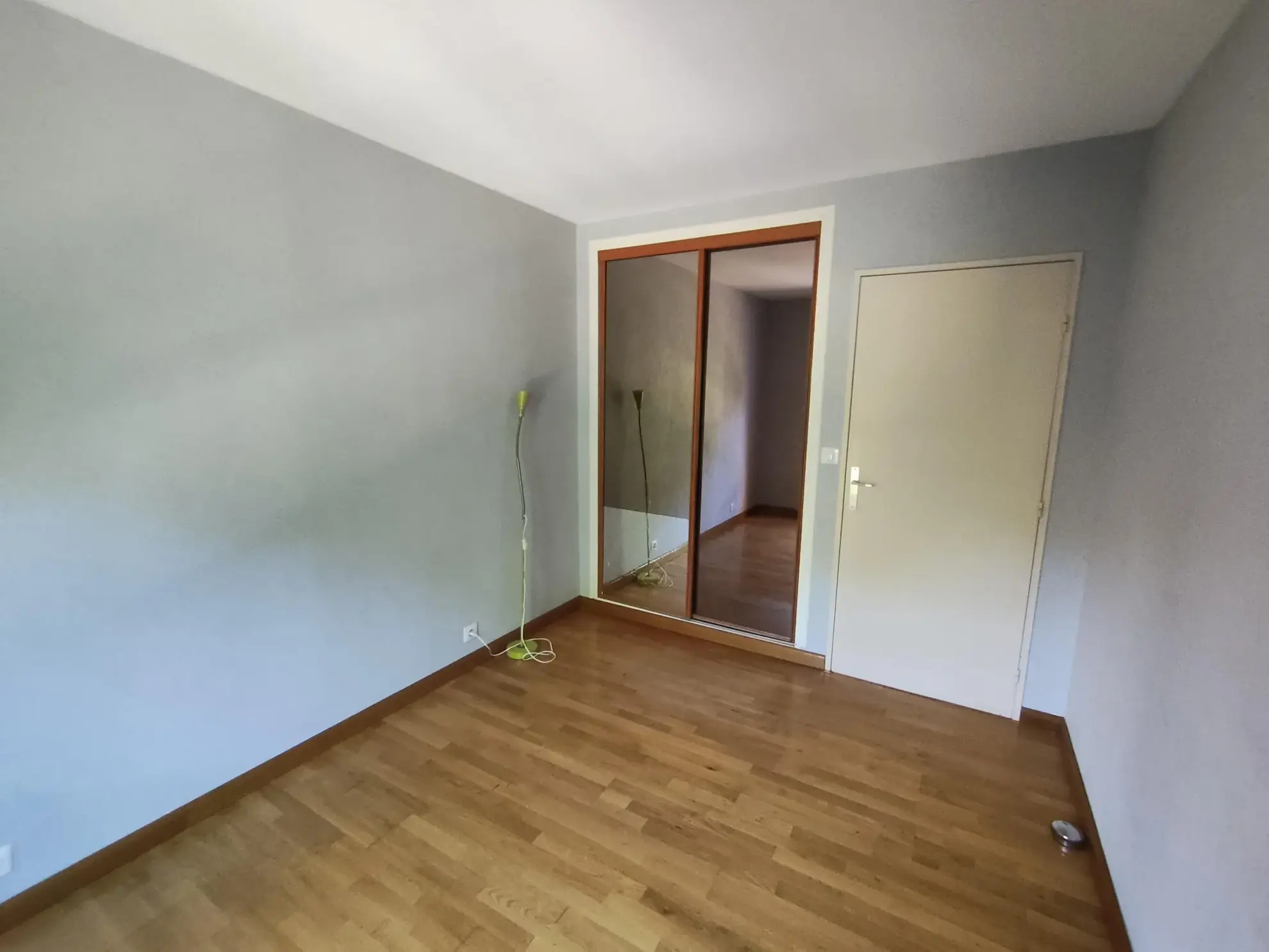 Appartement 3 pièces lumineux à Maurepas avec parking et cave 