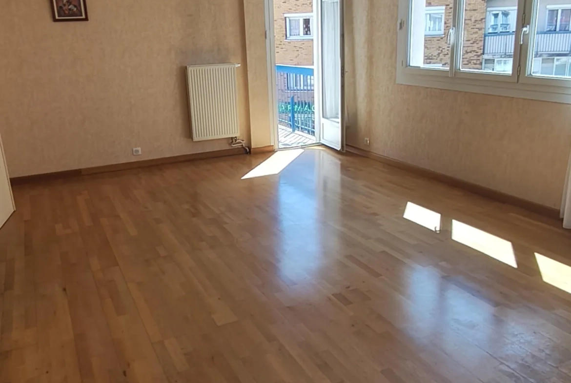 Appartement 3 pièces lumineux à Maurepas avec parking et cave 