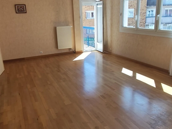 Appartement 3 pièces lumineux à Maurepas avec parking et cave