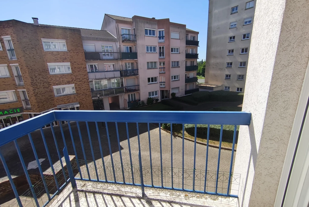 Appartement 3 pièces lumineux à Maurepas avec parking et cave 