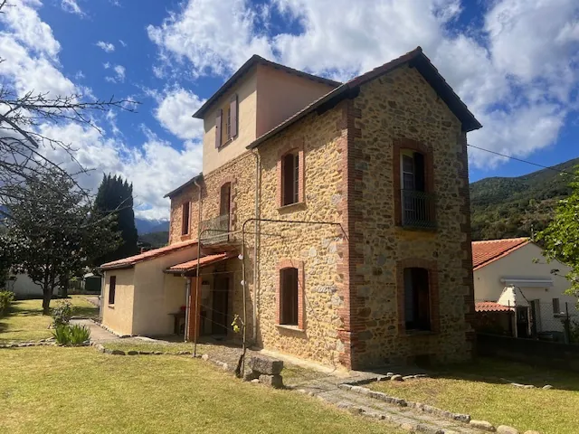 Maison F5 avec grand jardin et garage à Arles-sur-Tech 