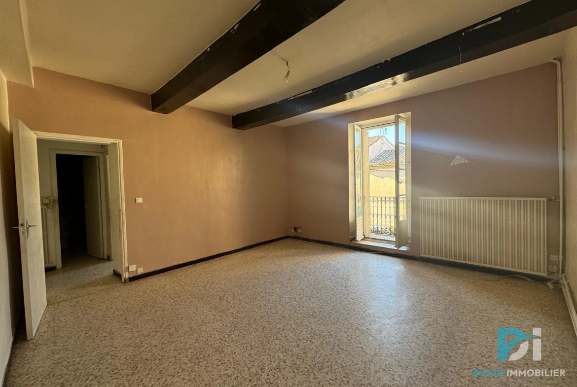 Maison T5 à VALROS avec cour et local commercial, à rénover 