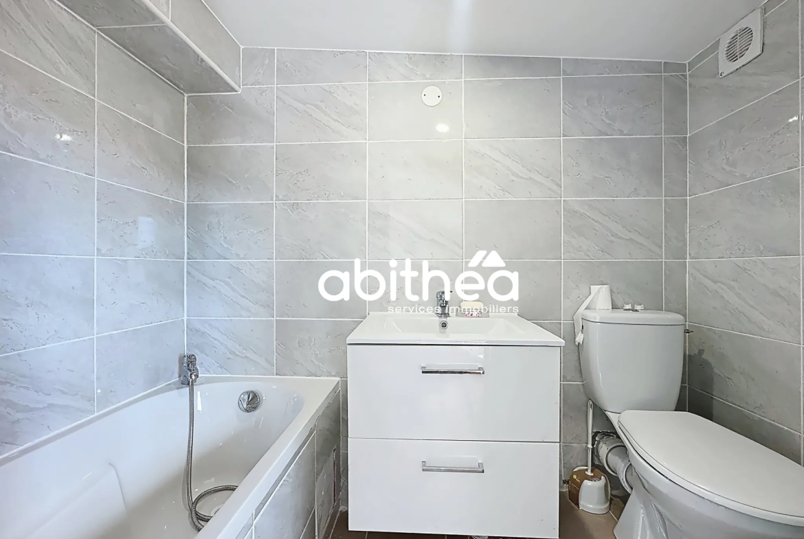 Appartement lumineux T2/T3 avec terrasse en centre-ville de Béziers 