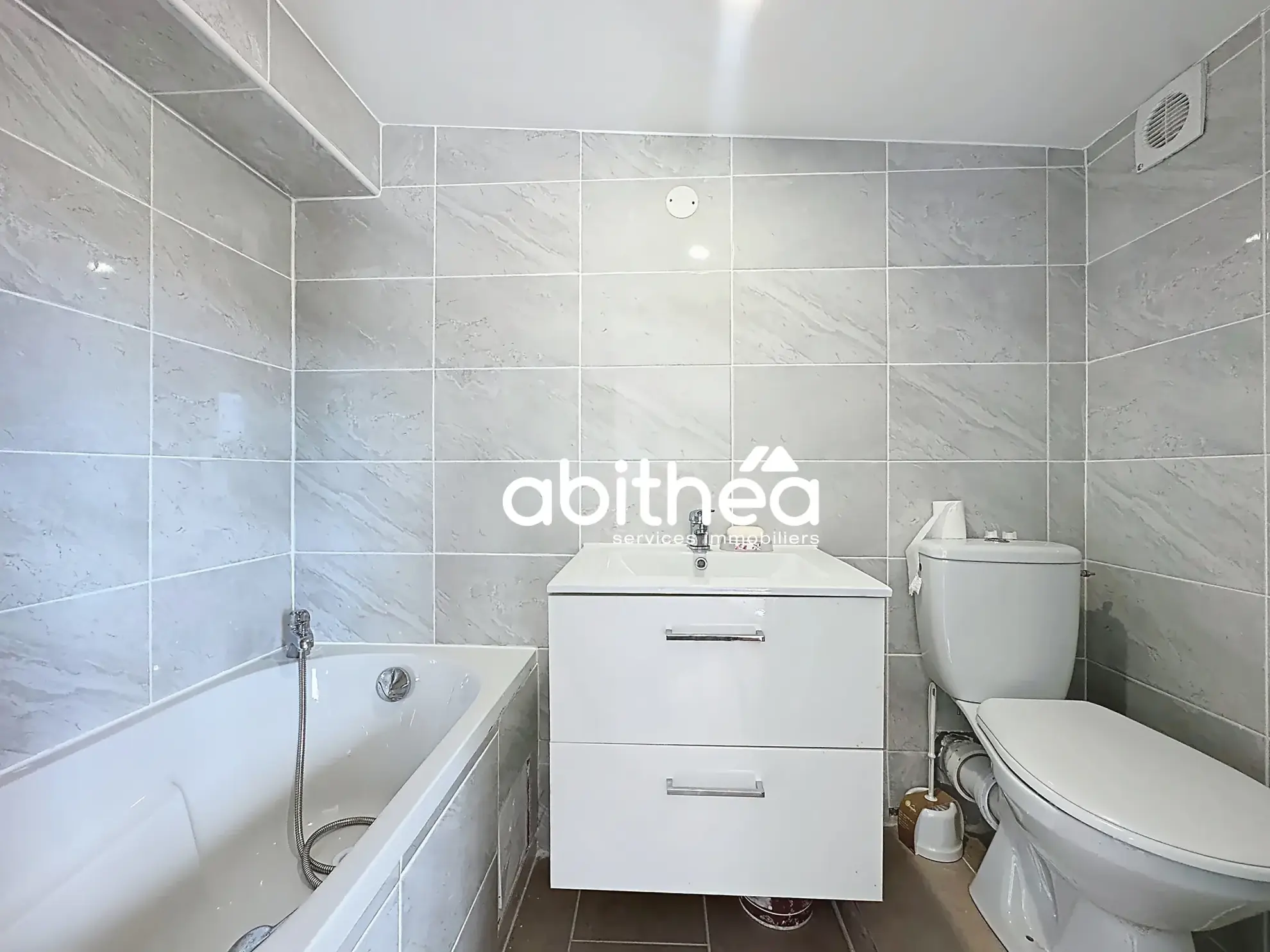 Appartement lumineux T2/T3 avec terrasse en centre-ville de Béziers 