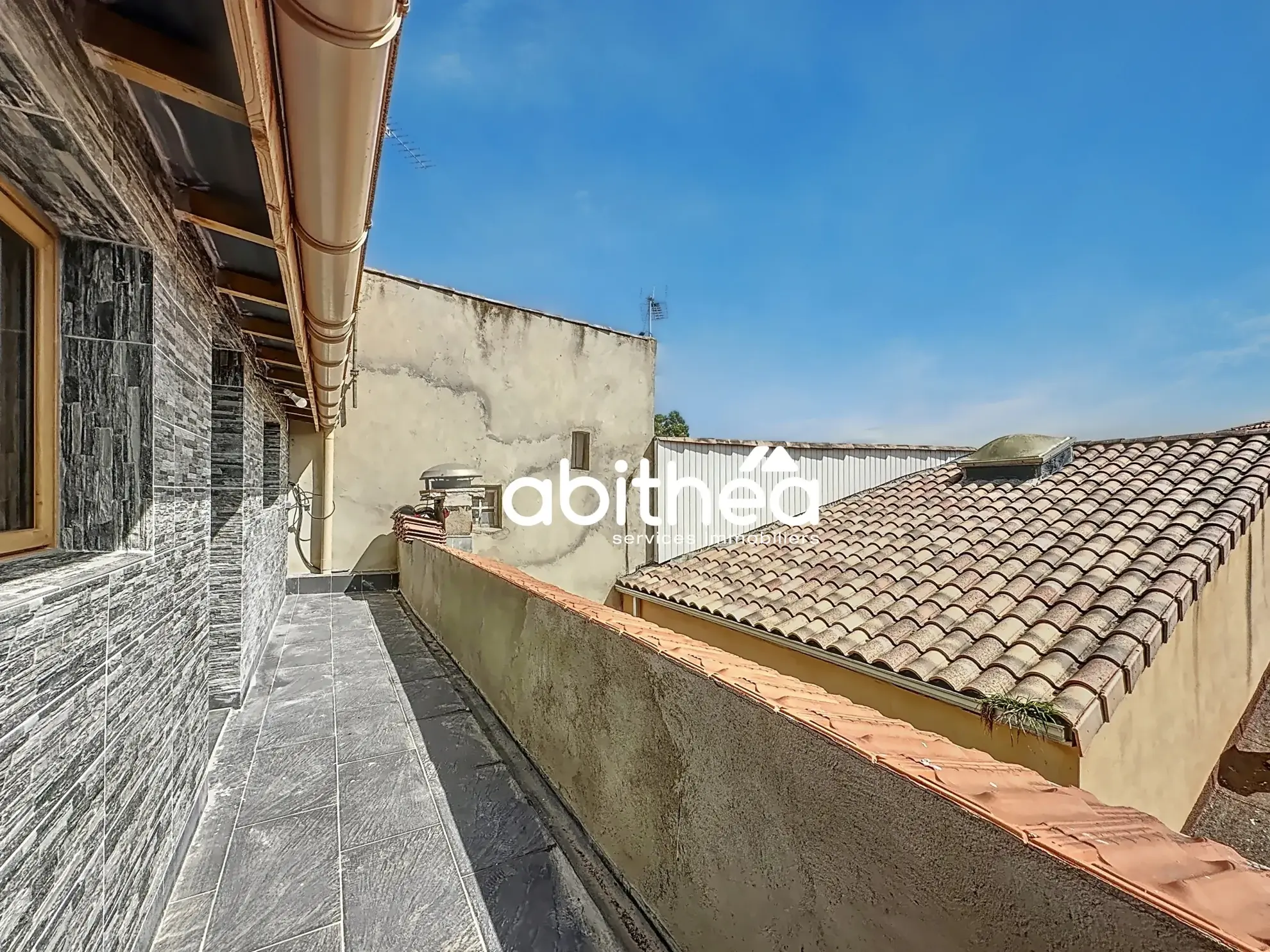 Appartement lumineux T2/T3 avec terrasse en centre-ville de Béziers 