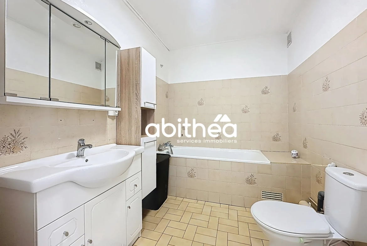 Appartement lumineux T2/T3 avec terrasse en centre-ville de Béziers 