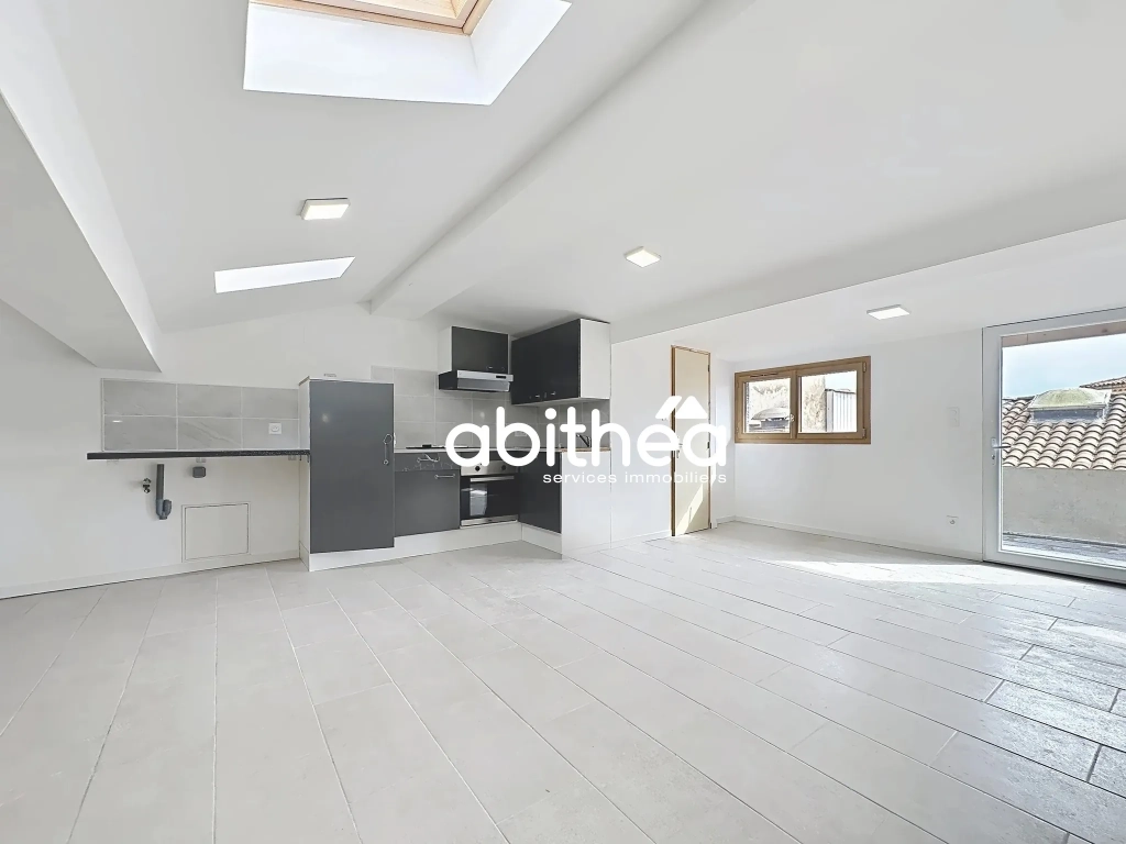 Appartement T2/T3 avec combles aménagées et terrasse à Béziers au centre-ville