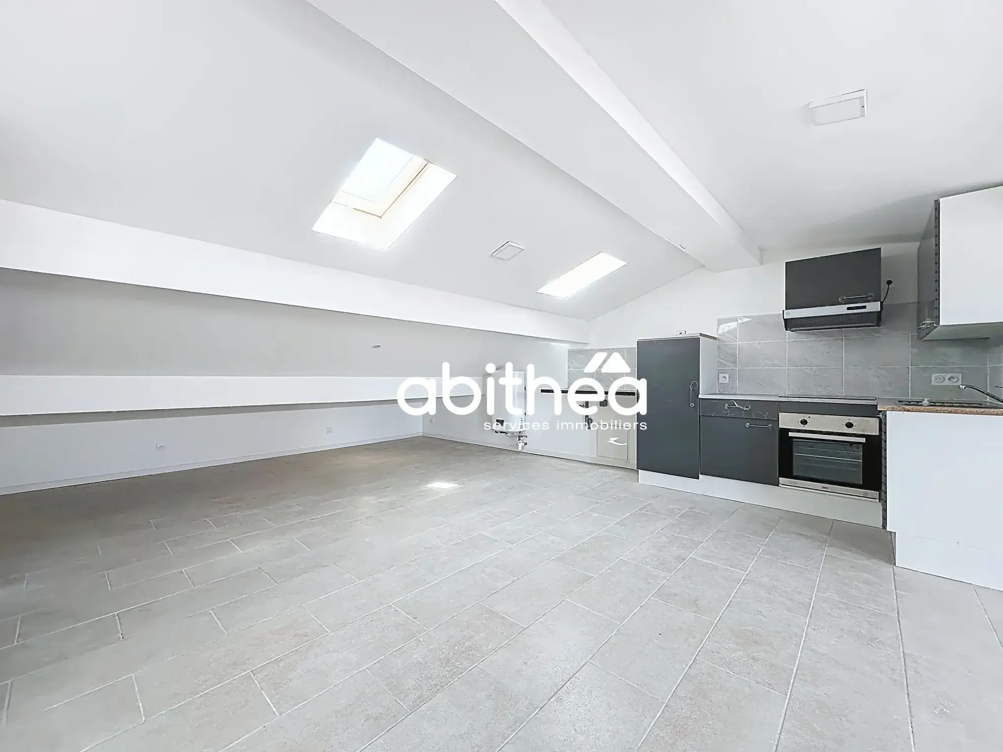 Appartement lumineux T2/T3 avec terrasse en centre-ville de Béziers 
