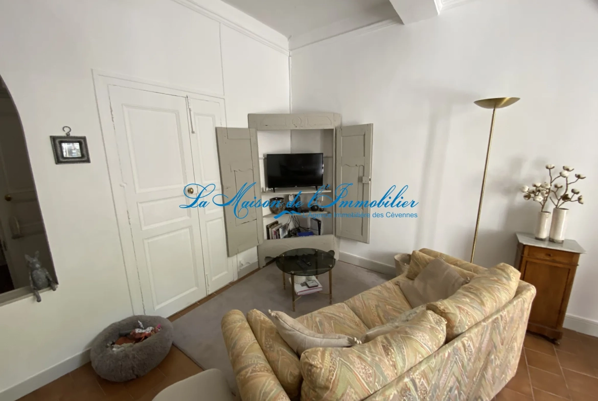 Maison de village à vendre à Anduze avec garage, 2 chambres et bureau 