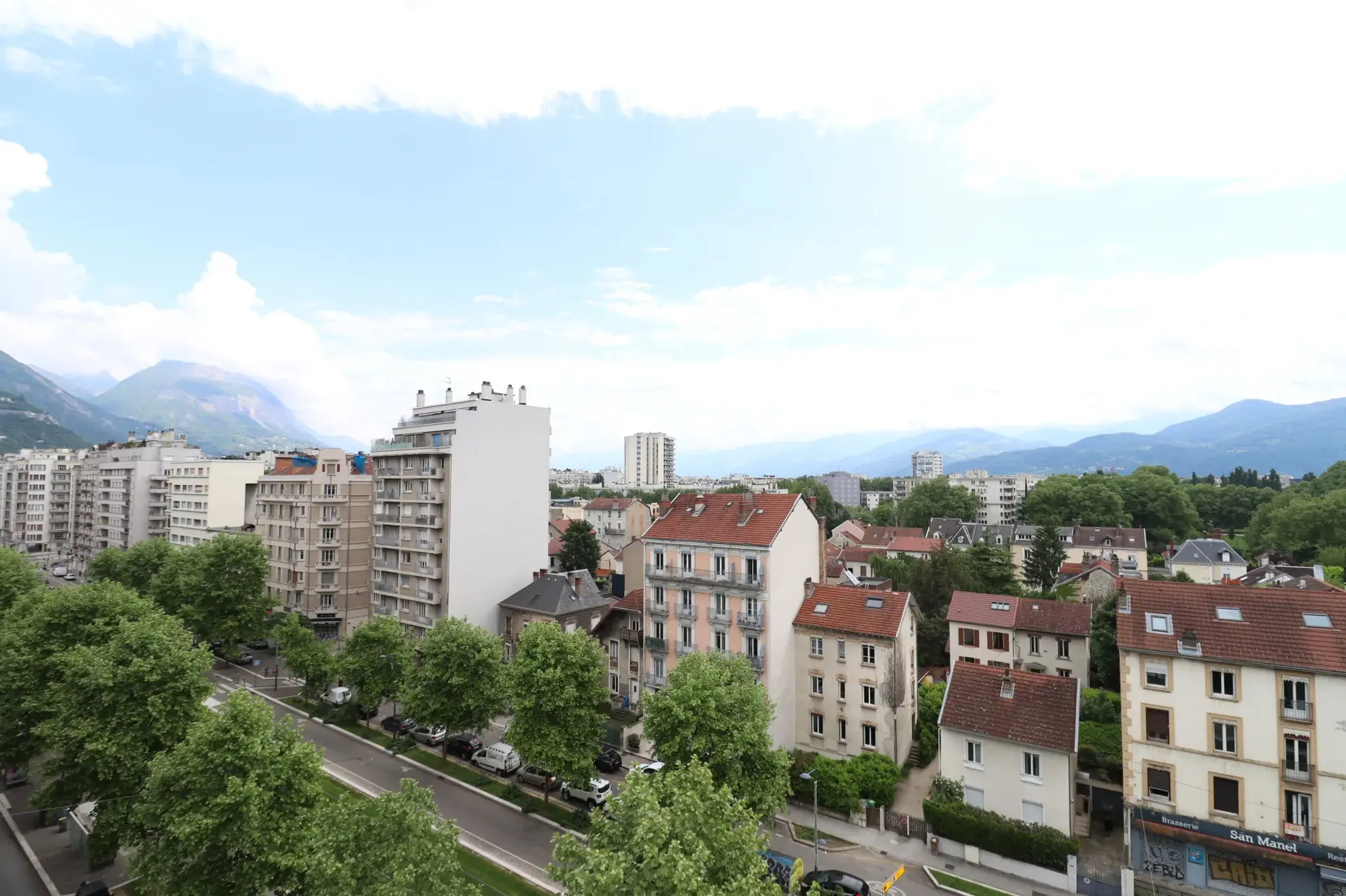 Appartement T3 lumineux avec vue sur la chaîne de Belledonne à Grenoble 