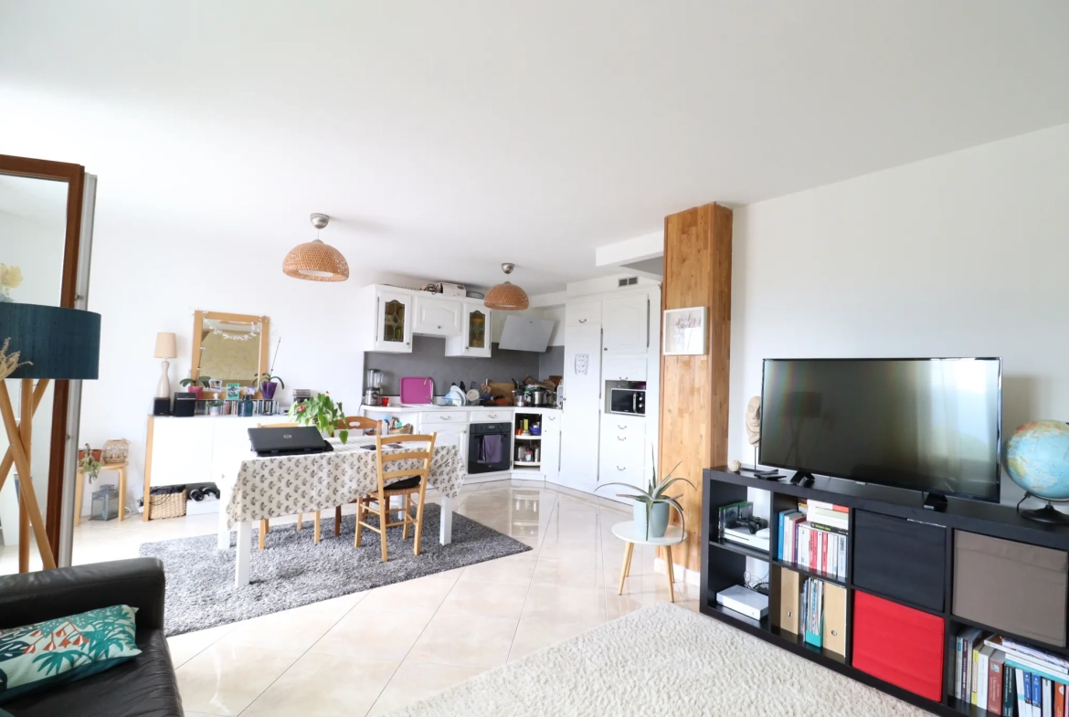 Appartement T3 lumineux avec vue sur la chaîne de Belledonne à Grenoble 