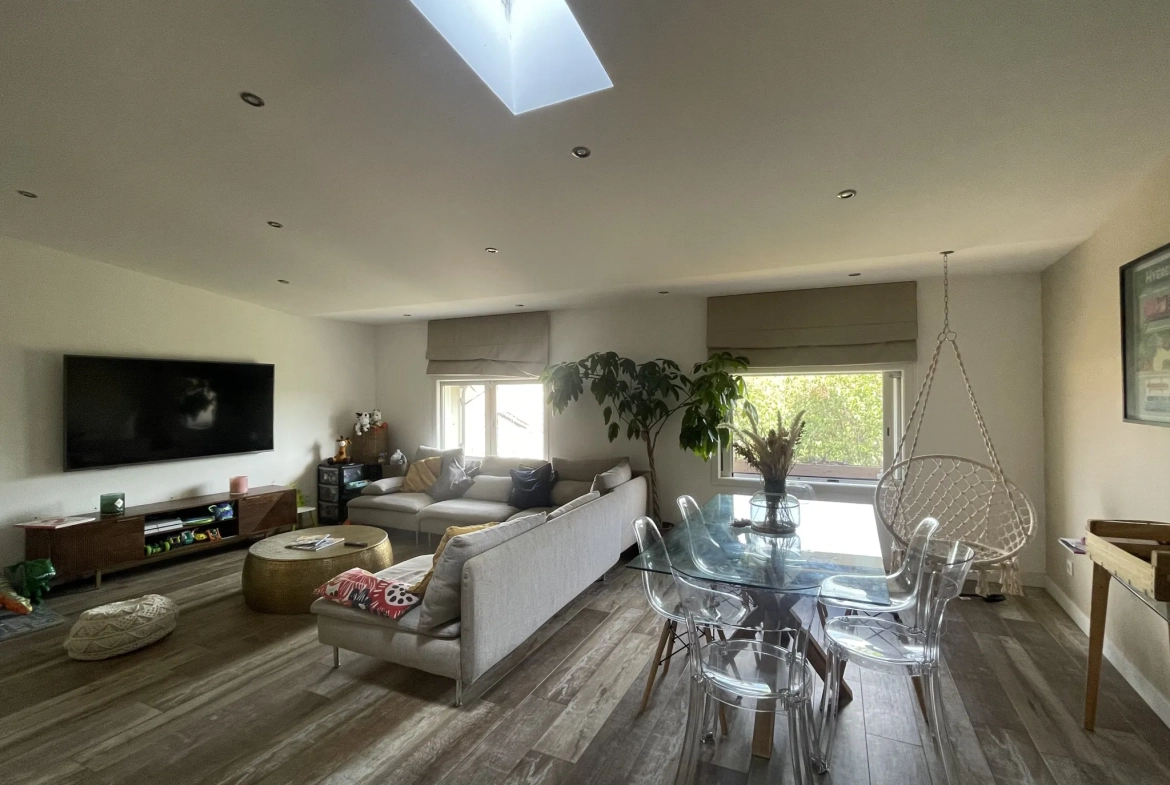 Appartement duplex rénové de 83 m² à La Crau en centre-ville 