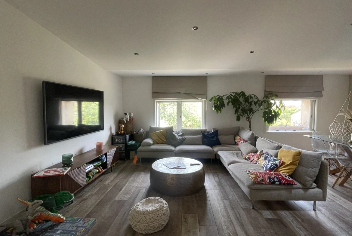 Appartement duplex rénové de 83 m² à La Crau en centre-ville 