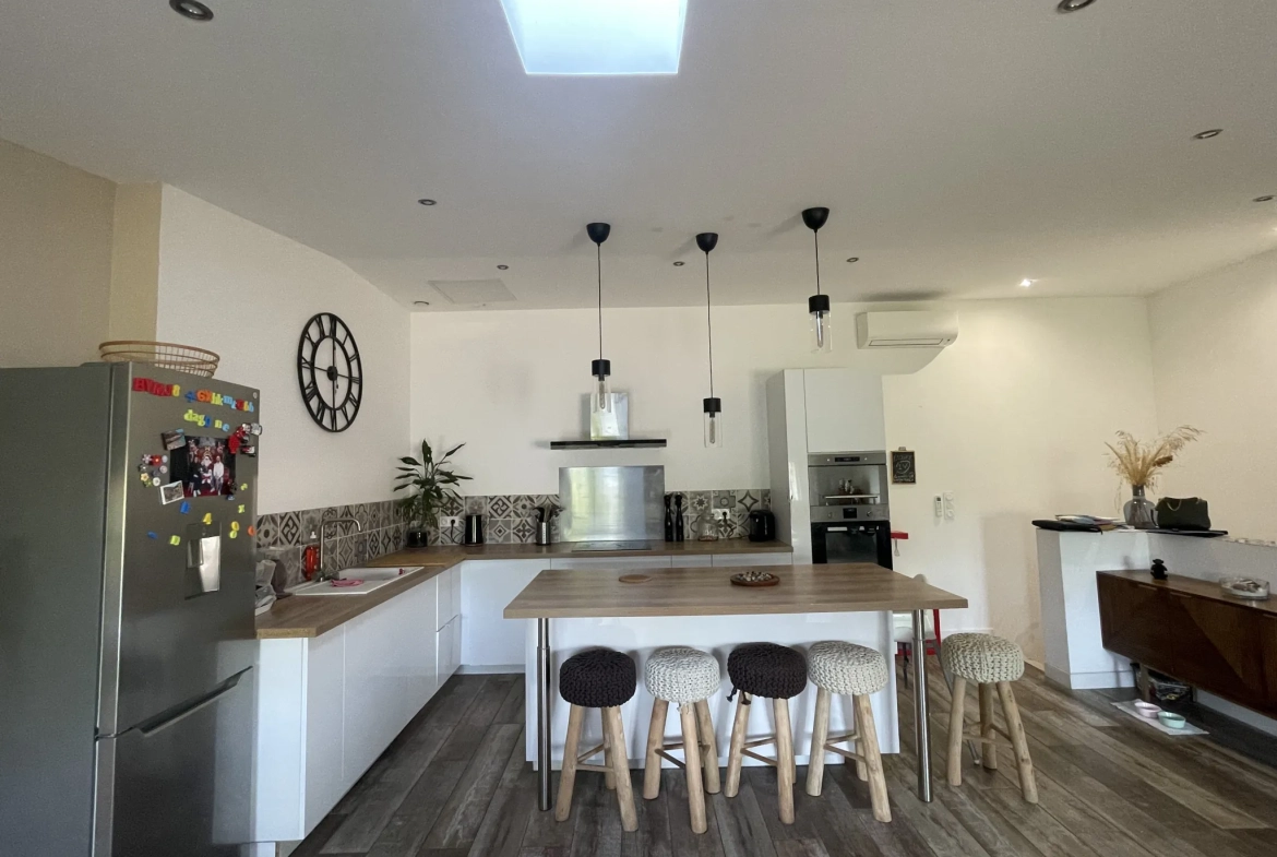 Appartement duplex rénové de 83 m² à La Crau en centre-ville 