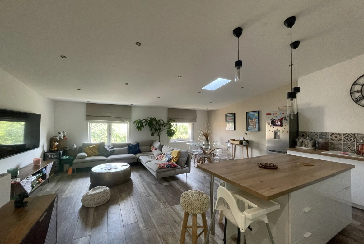 Appartement duplex rénové de 83 m² à La Crau en centre-ville 