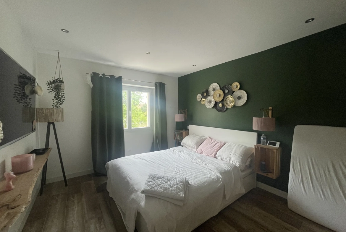 Appartement duplex rénové de 83 m² à La Crau en centre-ville 
