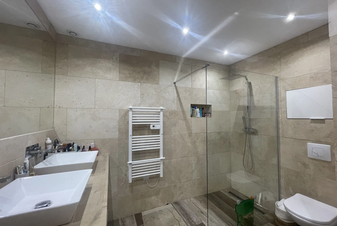 Appartement duplex rénové de 83 m² à La Crau en centre-ville 