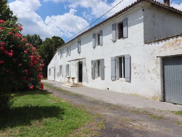 Maison de maître en pierre à vendre à Saint Ciers du Tallon, proche Bordeaux