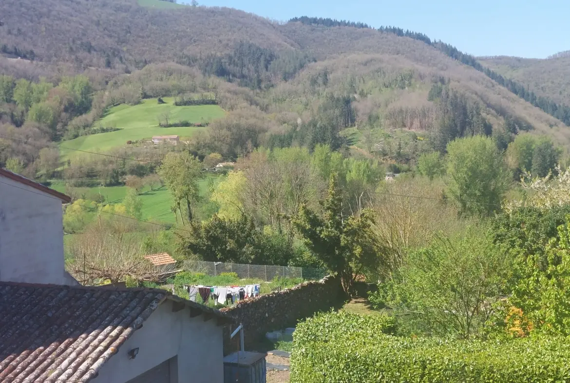 Charmante maison de village avec terrain et vue campagne à Fayet 