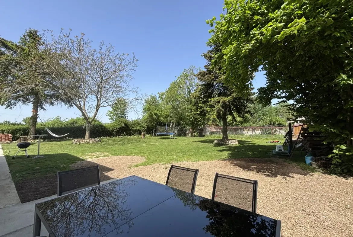Maison briarde rénovée à La Ferté-sous-Jouarre avec jardin et prestations modernes 
