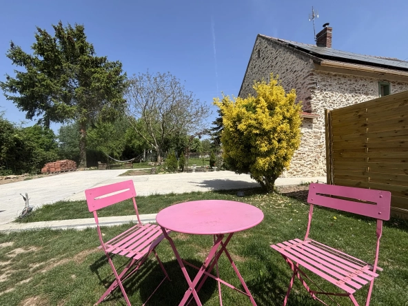 Maison briarde rénovée à La Ferté-sous-Jouarre avec jardin et prestations modernes
