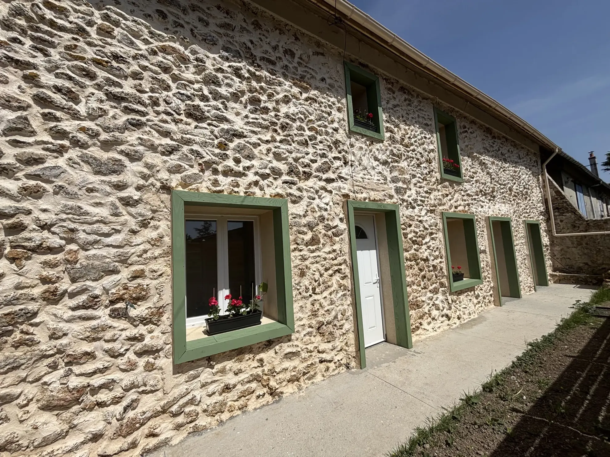 Maison briarde rénovée à La Ferté-sous-Jouarre avec jardin et prestations modernes 