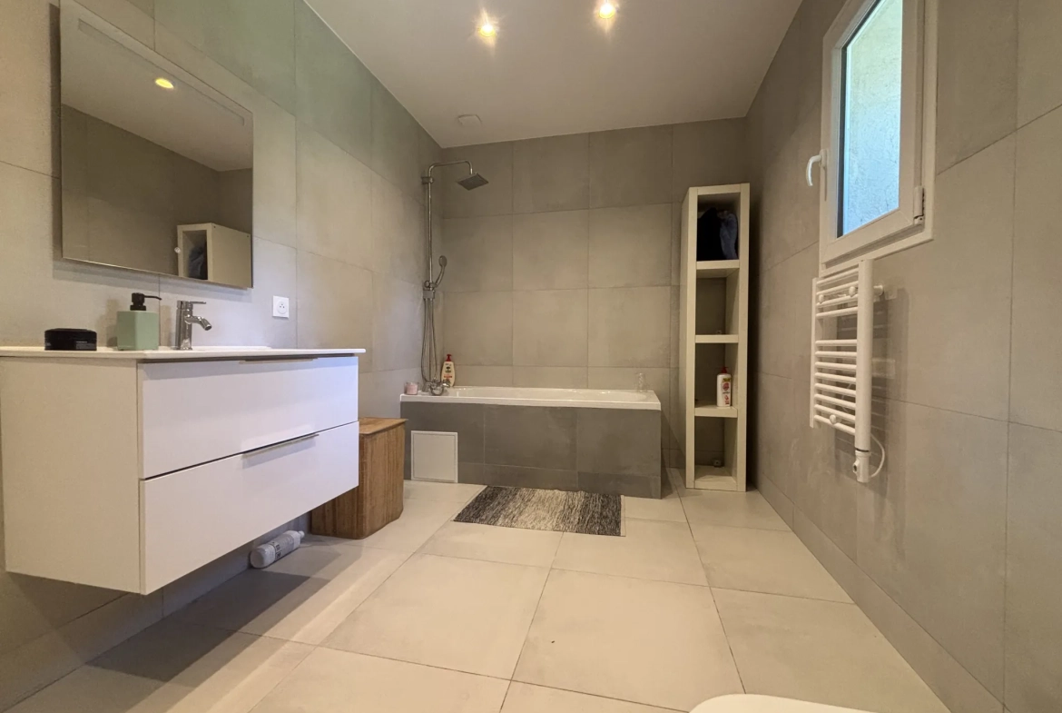 Maison briarde rénovée à La Ferté-sous-Jouarre avec jardin et prestations modernes 