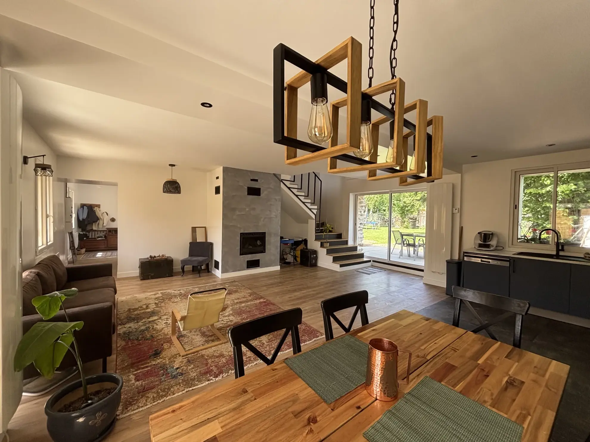 Maison briarde rénovée à La Ferté-sous-Jouarre avec jardin et prestations modernes 