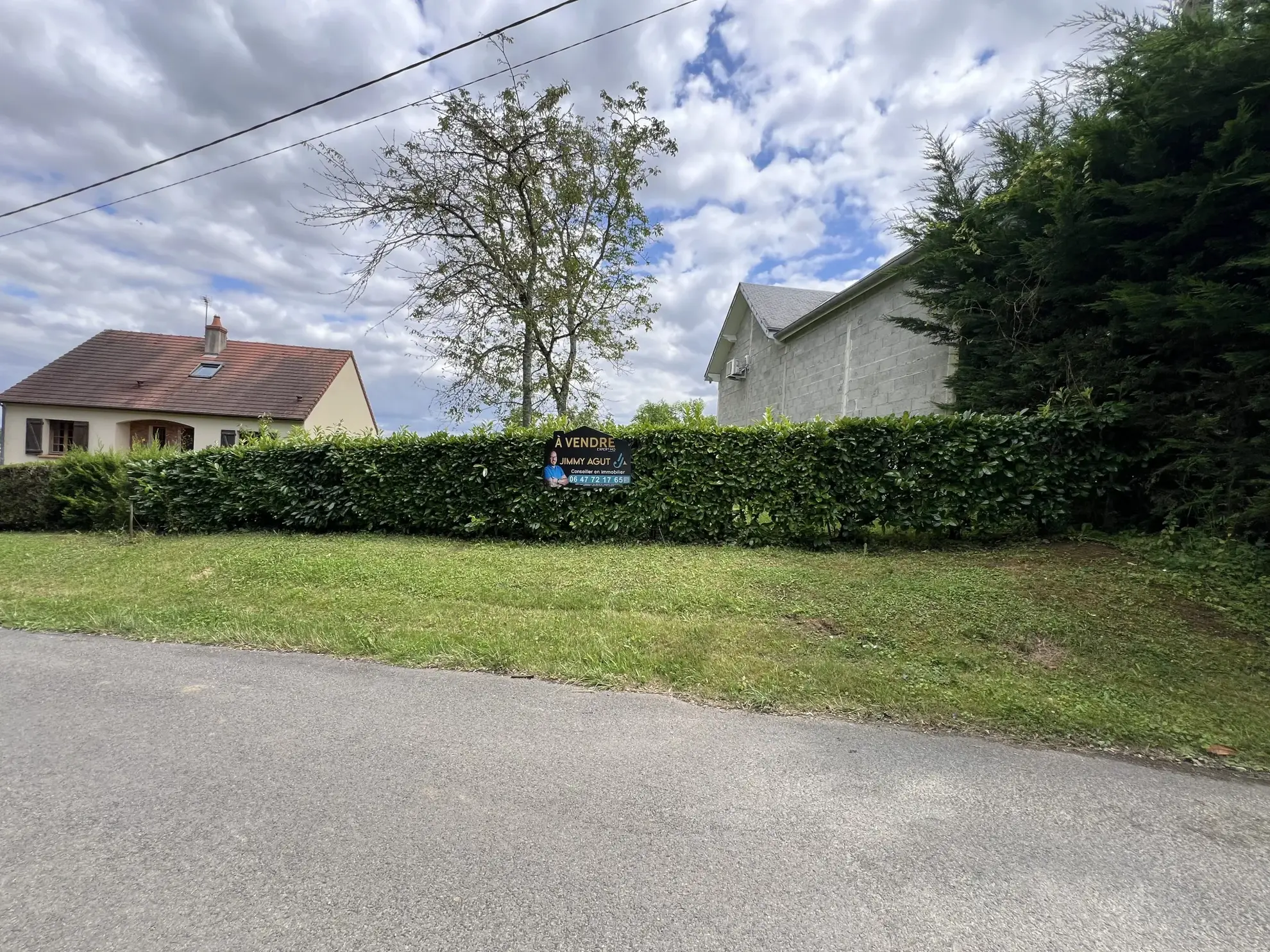 Terrain constructible de 1015 m² à Saint-Satur - Emplacement stratégique et viabilisé 
