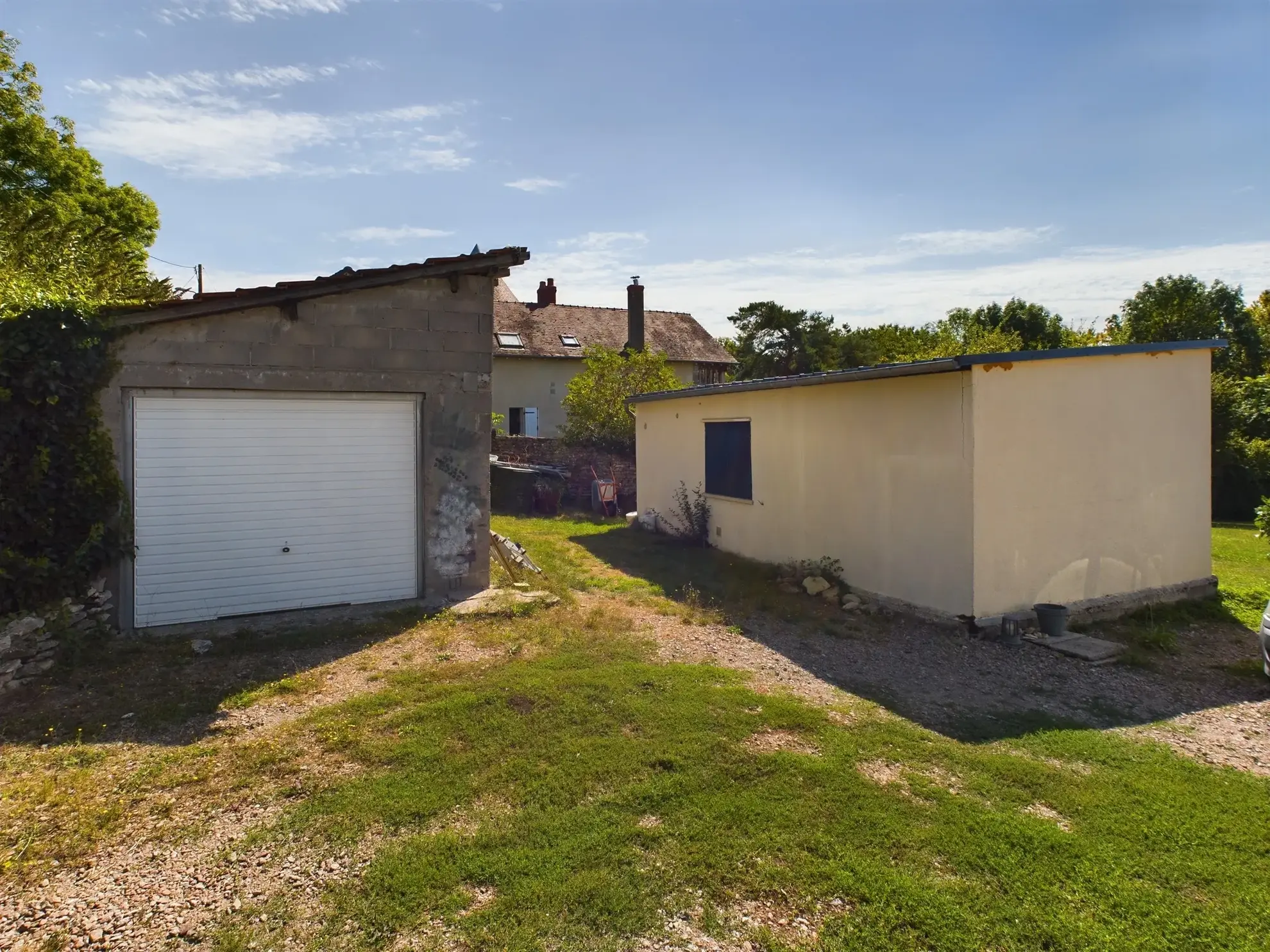 Maison de campagne rénovée avec jardin, piscine et studio indépendant à Saint-Benin-d'Azy 
