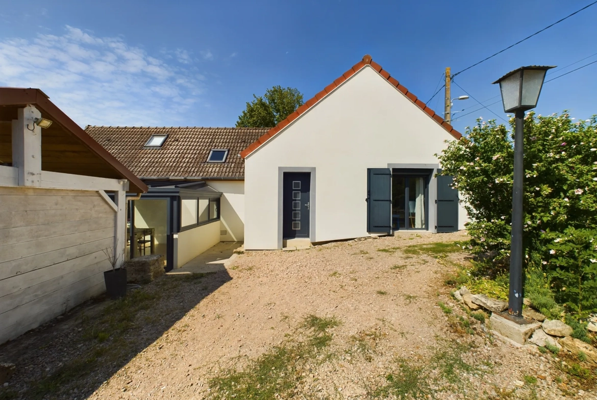 Maison de campagne rénovée avec jardin, piscine et studio indépendant à Saint-Benin-d'Azy 