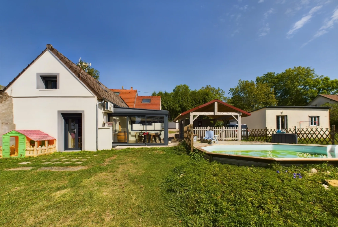 Maison de campagne rénovée avec jardin, piscine et studio indépendant à Saint-Benin-d'Azy 
