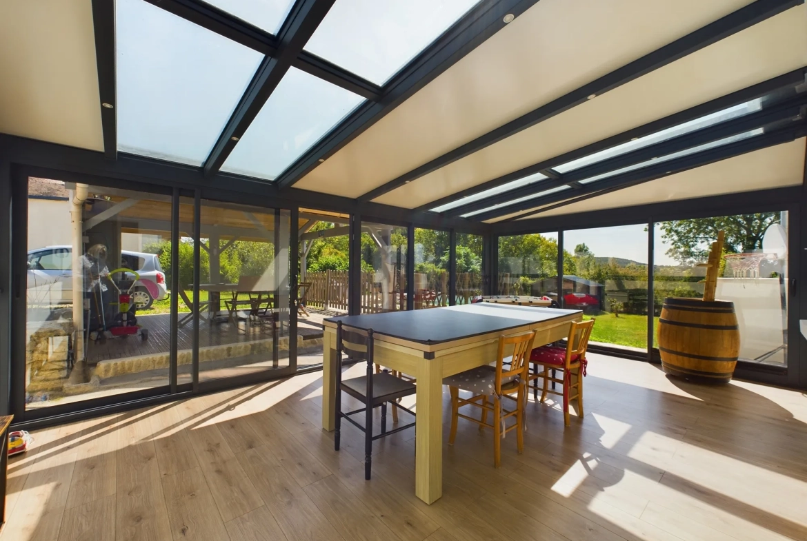 Maison de campagne rénovée avec jardin, piscine et studio indépendant à Saint-Benin-d'Azy 