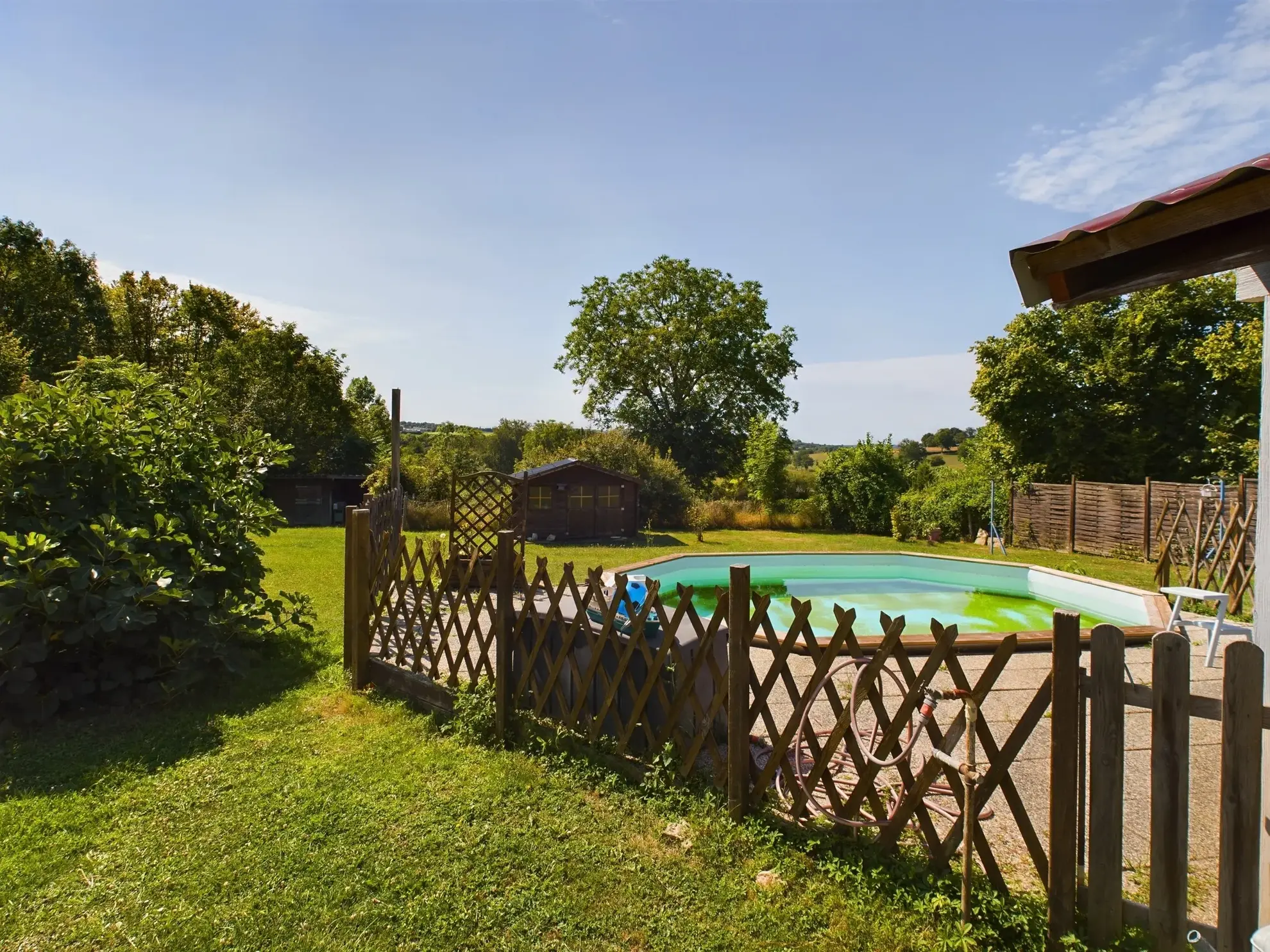 Maison de campagne rénovée avec jardin, piscine et studio indépendant à Saint-Benin-d'Azy 