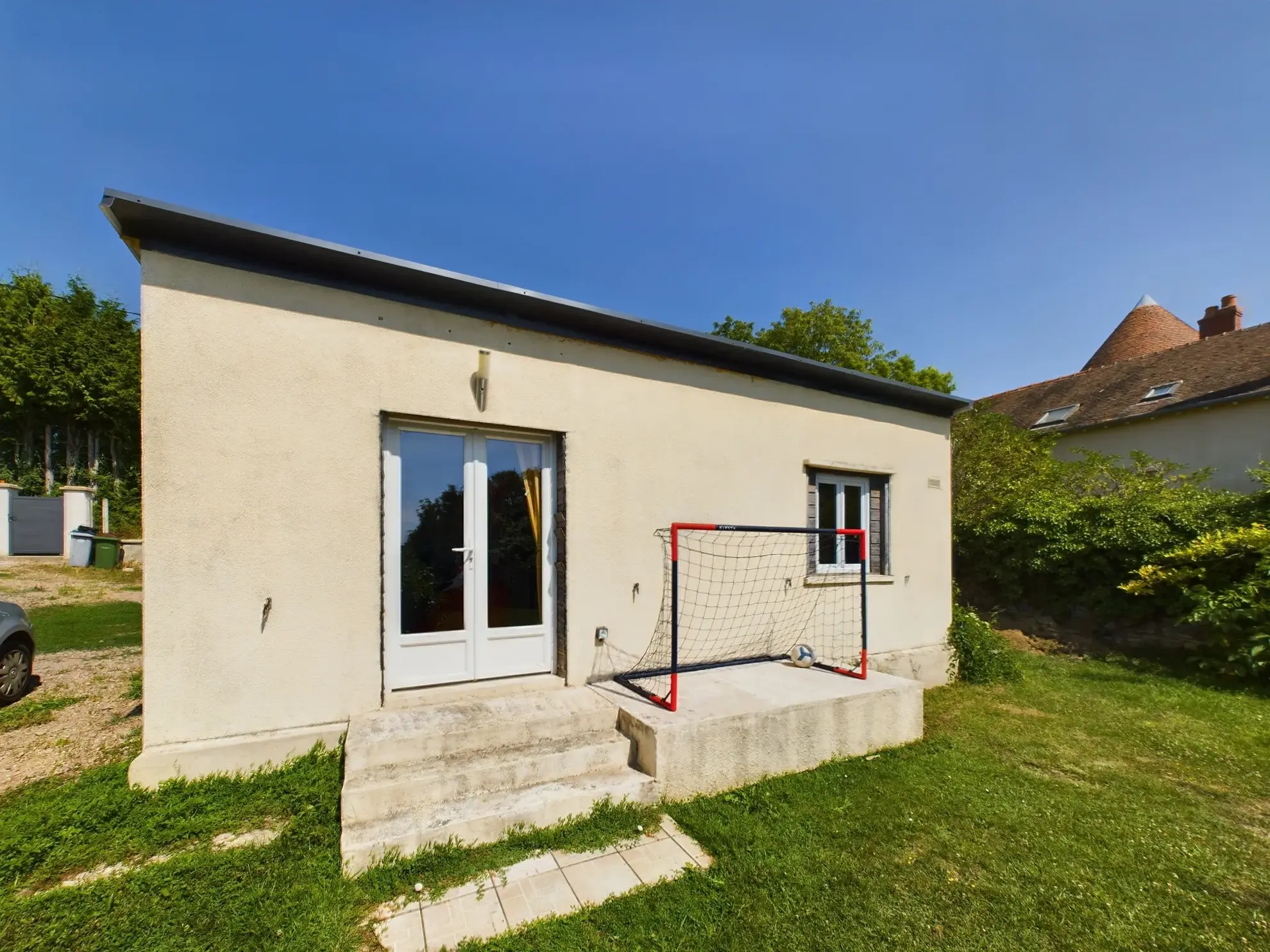 Maison de campagne rénovée avec jardin, piscine et studio indépendant à Saint-Benin-d'Azy 