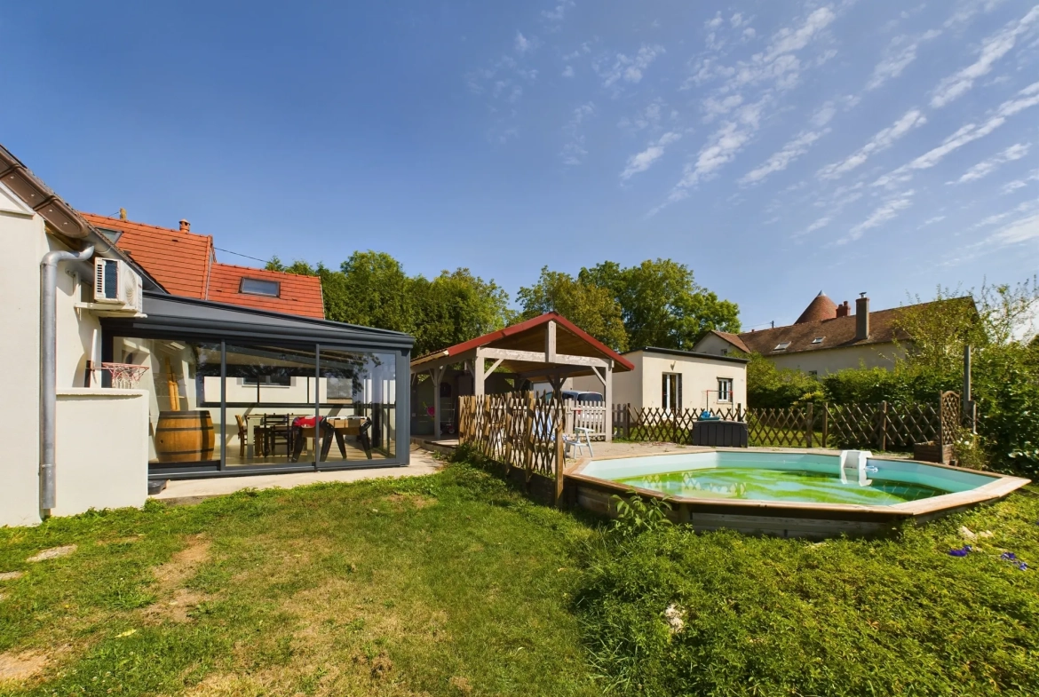 Maison de campagne rénovée avec jardin, piscine et studio indépendant à Saint-Benin-d'Azy 