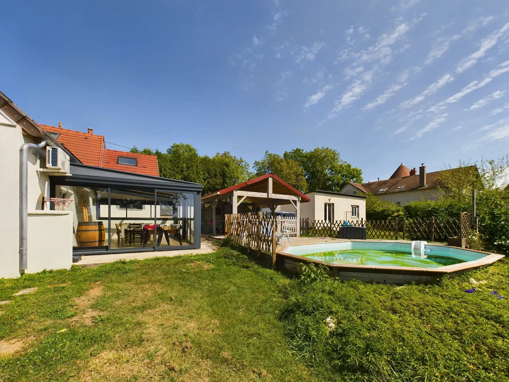 Maison de campagne rénovée avec jardin, piscine et studio indépendant à Saint-Benin-d'Azy 