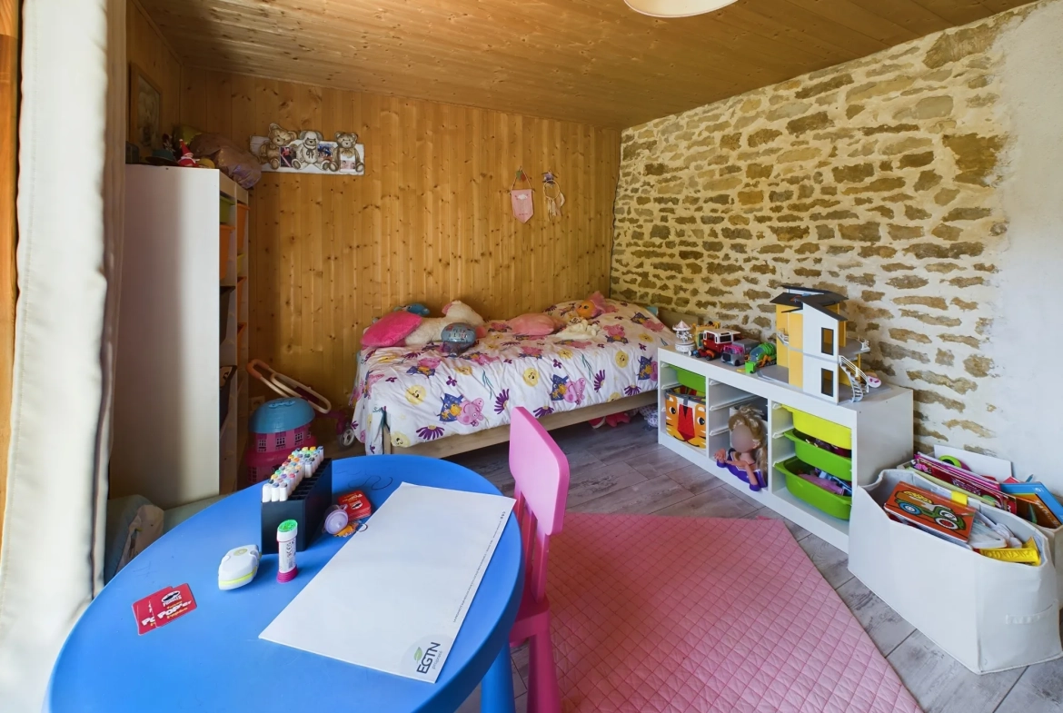 Maison de campagne rénovée avec jardin, piscine et studio indépendant à Saint-Benin-d'Azy 