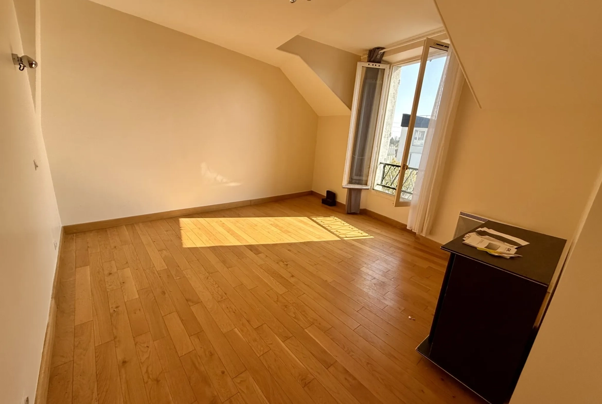 Appartement 2 pièces à Palaiseau proche gare et écoles avec jardin 