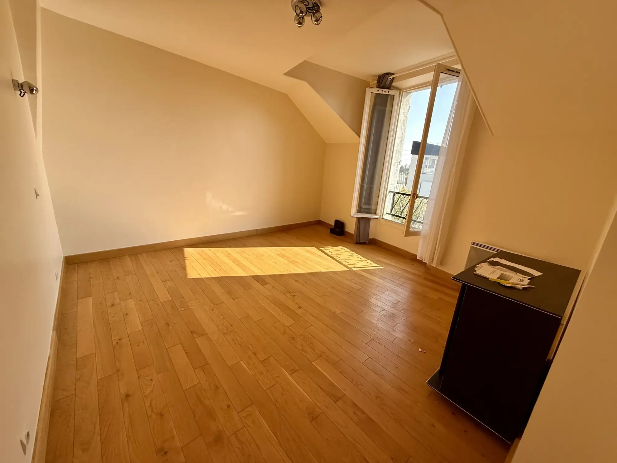 Appartement 2 pièces à Palaiseau proche gare et écoles avec jardin 