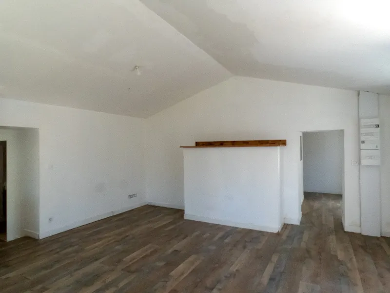 Maison de 72 m² avec 2 chambres et grand terrain à Le Givre 