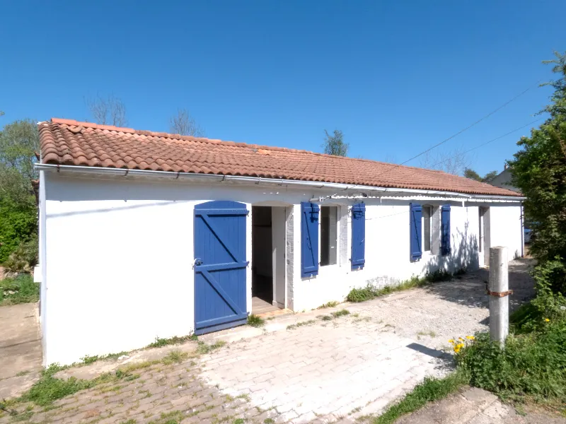 Maison de 72 m² avec 2 chambres et grand terrain à Le Givre 