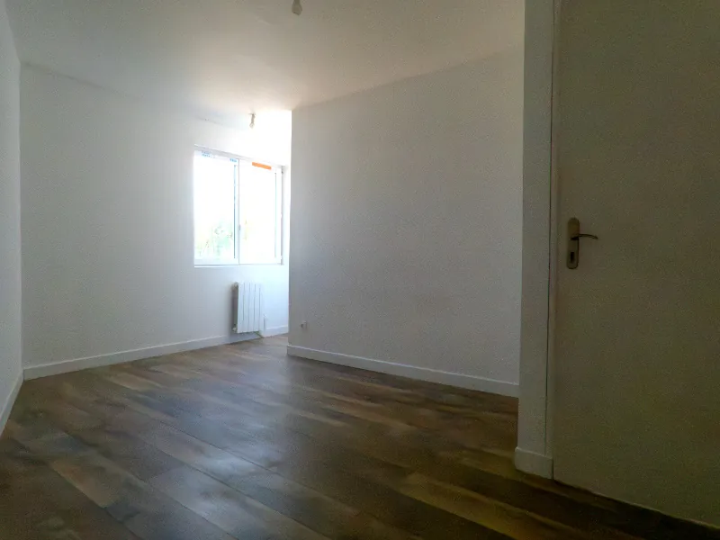 Maison de 72 m² avec 2 chambres et grand terrain à Le Givre 