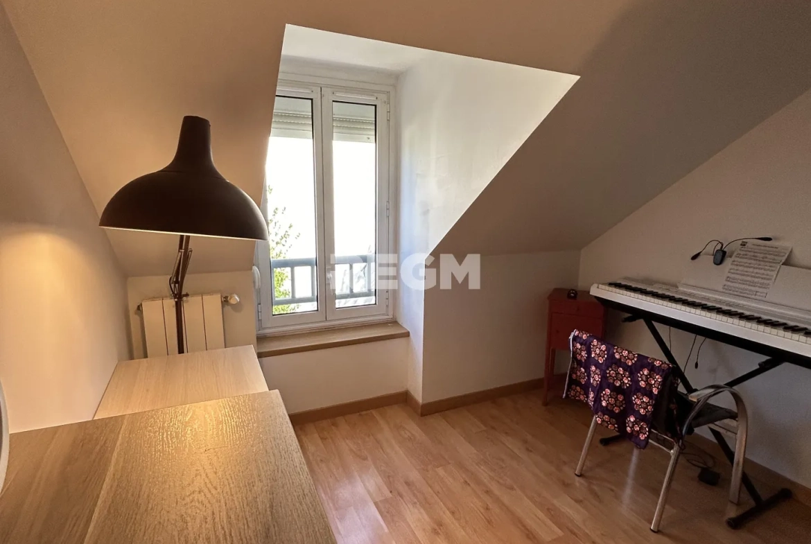 Maison de ville charmante à Gelos - 95 m² avec jardin et dépendance 