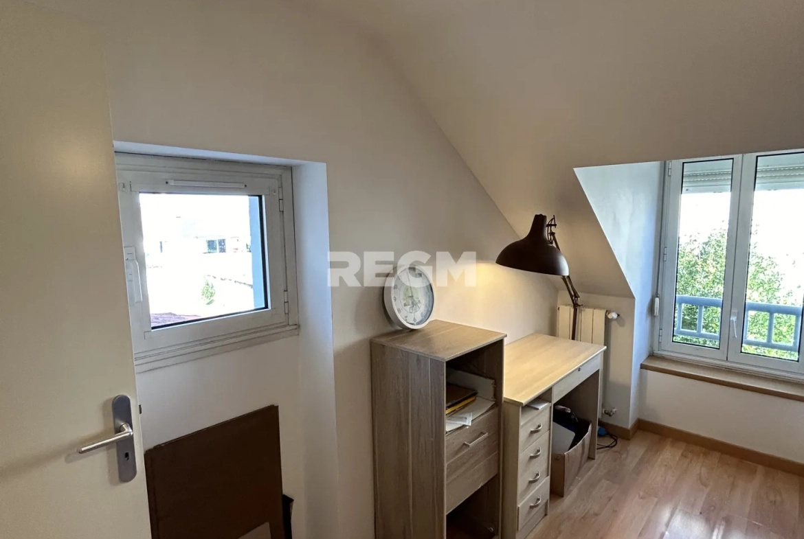 Maison de ville charmante à Gelos - 95 m² avec jardin et dépendance 