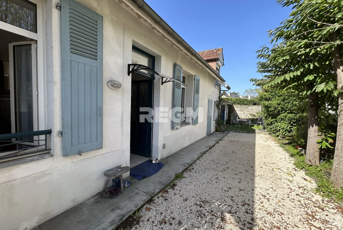Maison de ville charmante à Gelos - 95 m² avec jardin et dépendance 