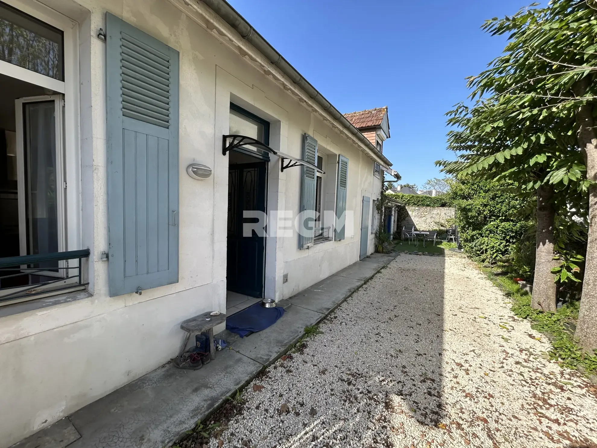 Maison de ville charmante à Gelos - 95 m² avec jardin et dépendance 